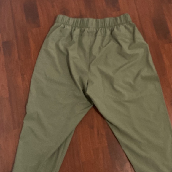 Old Navy  Medium Size Green Active Wear Jogger Pants - Picture 5 of 8